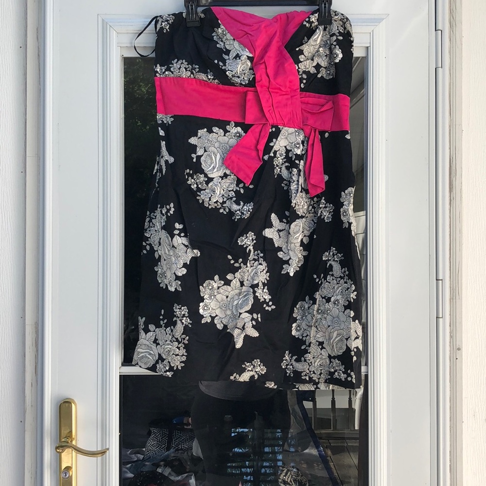 Floral strapless dress